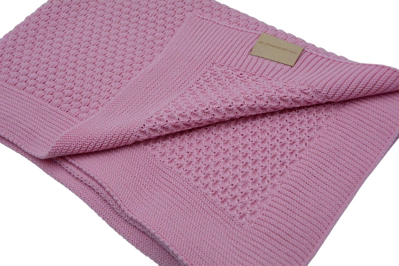 UUS! Puuvillane kootud beebitekk 80x100cm (Pallas Design) 10 Pildil on Pallas Design roosa puuvillane kootud beebitekk