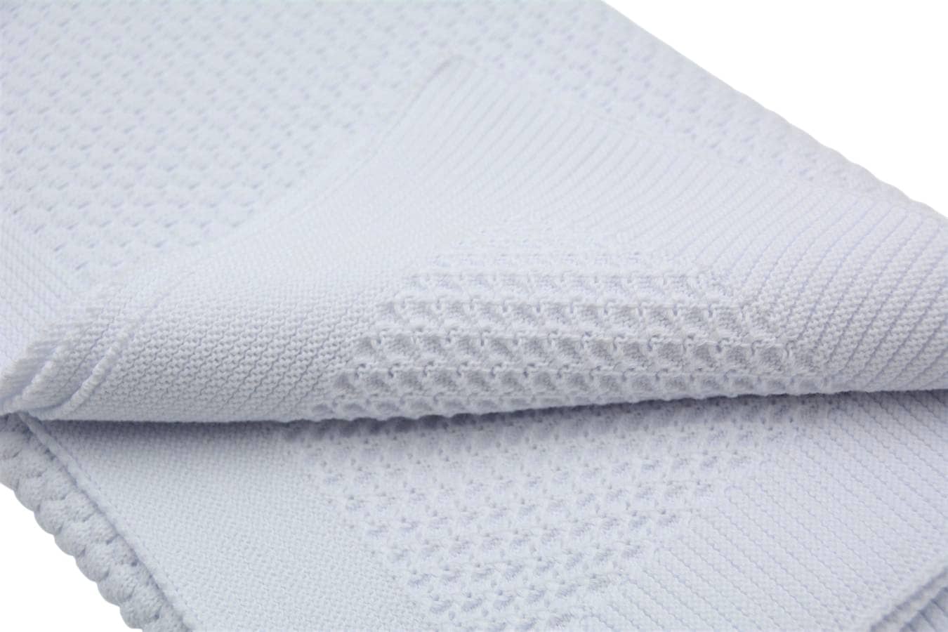 UUS! Puuvillane kootud beebitekk 80x100cm (Pallas Design) 16 Pildil on Pallas Design valge puuvillane kootud beebitekk